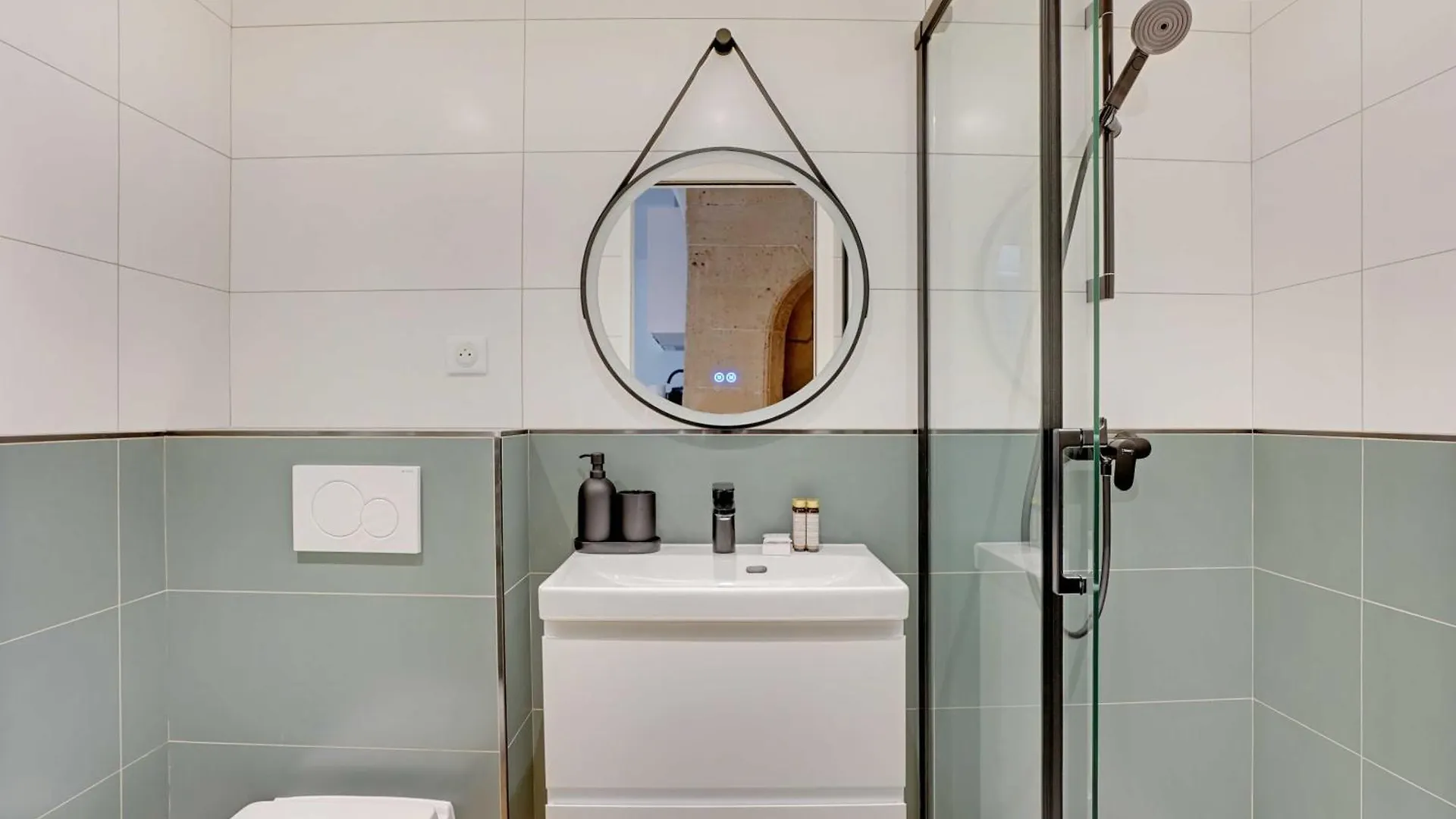 Magnifique Appt Avec 2 Salons- 1bd-6p - Notre-dame *